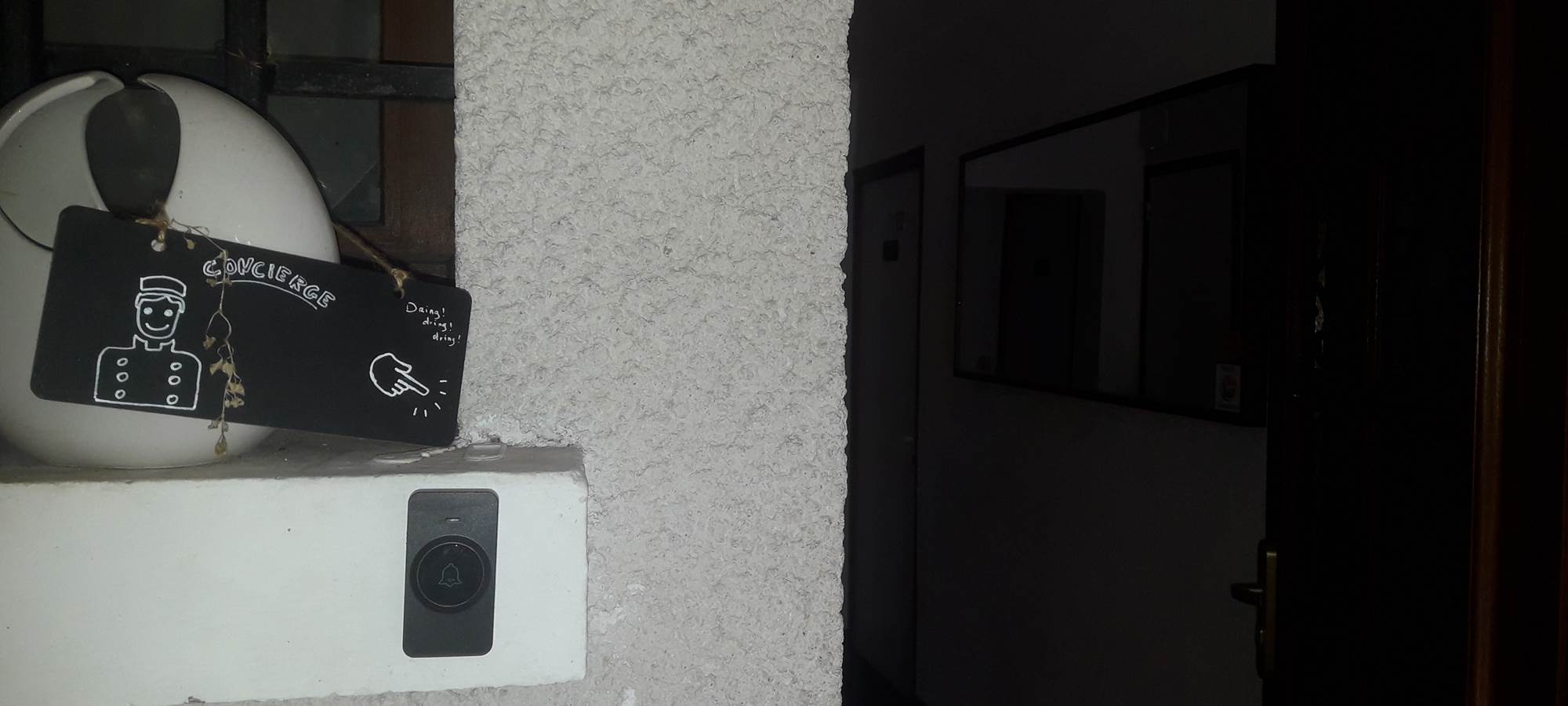 Le-concierge-du-Gîte-les-Gîtes-de-josefine-et-voltaire-ornex-ferney-voltaire-geneve-mont-blanc-jura-aeroport-de-geneve