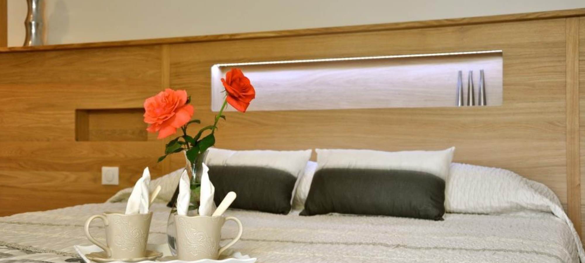 Chambre chêne plein pied face aux Pyrénées