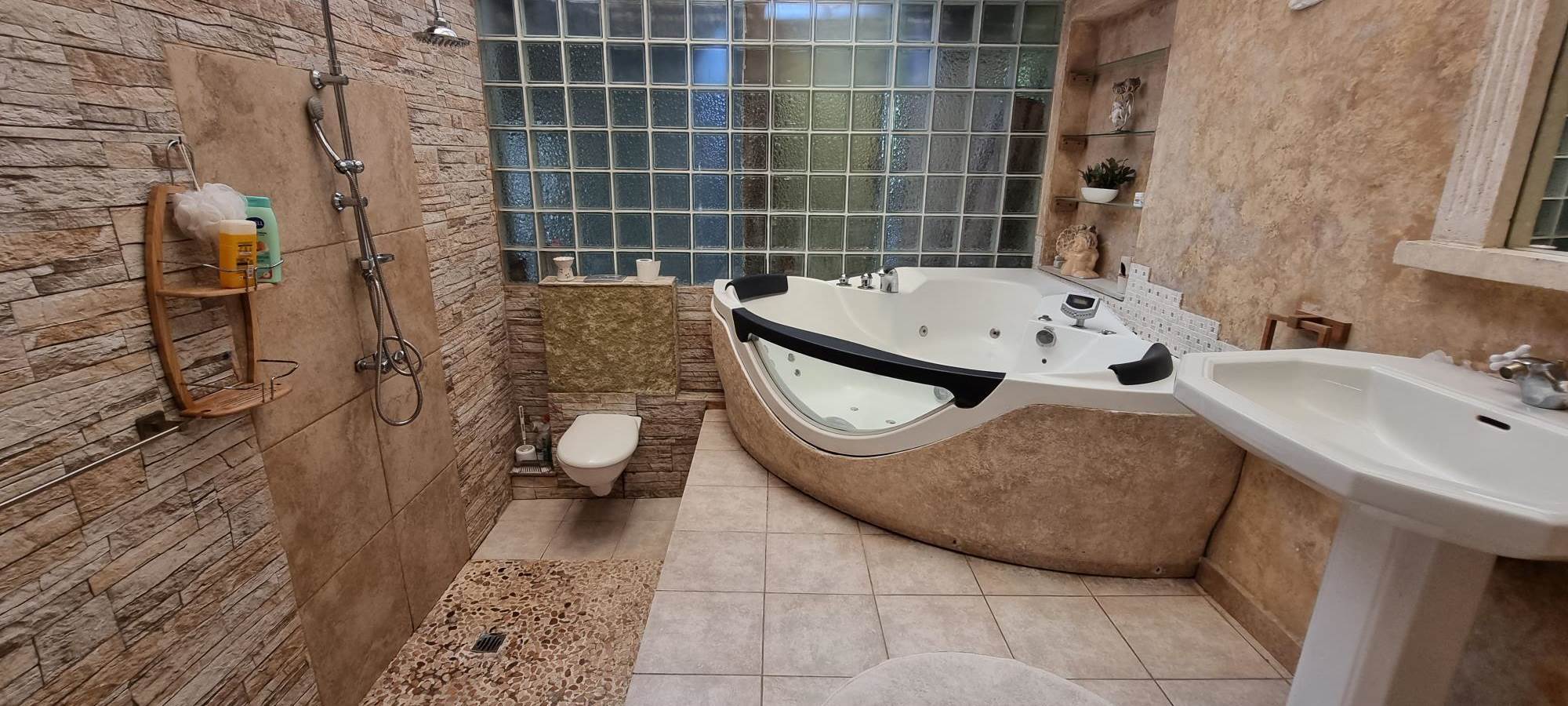 salle de bain, chambre Dauphin