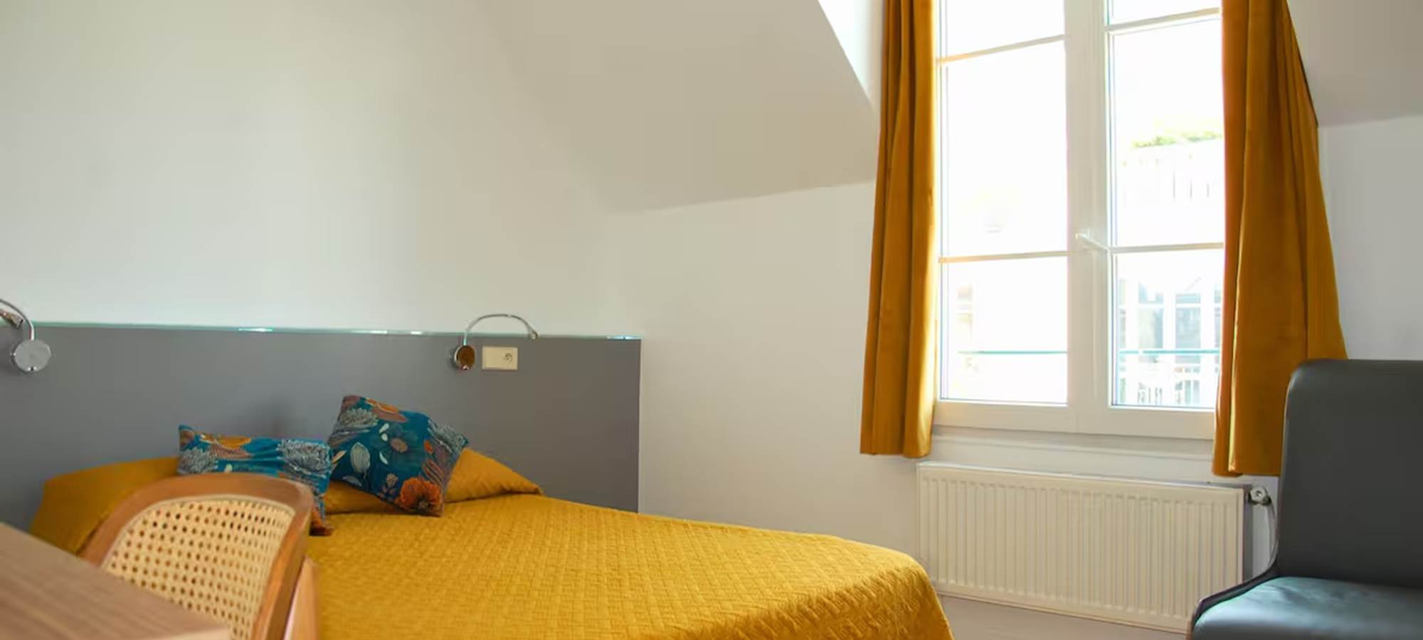 Lit-Double-Hotel-Jean-Bart-Quartier-Latin