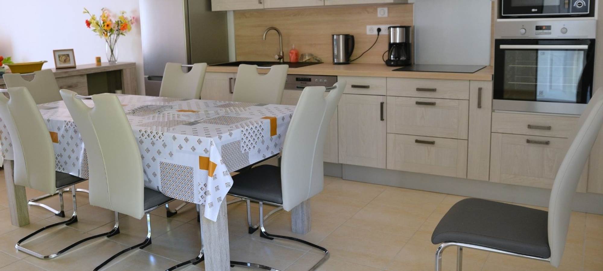 Cuisine toute équipée gite Ambroisie