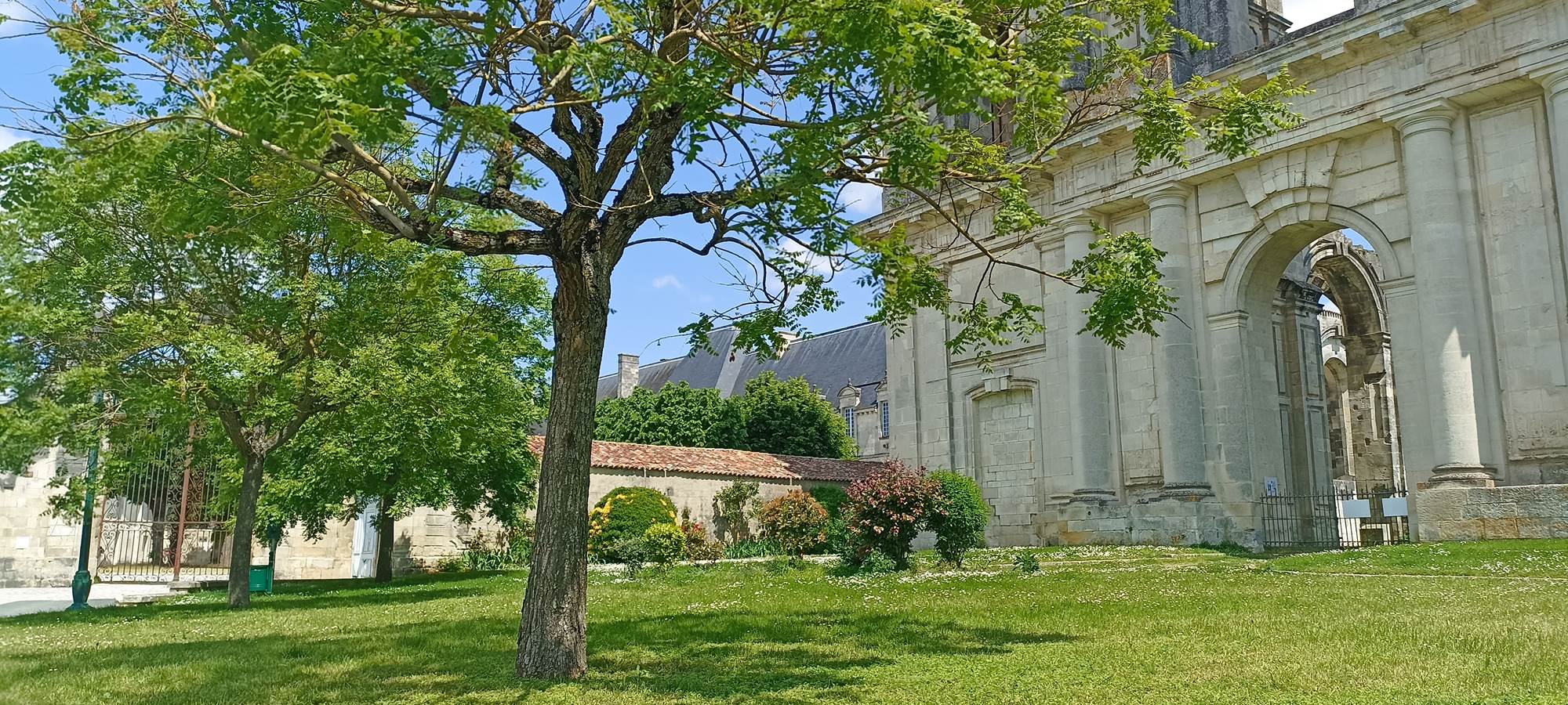 Halte jacquaire St Jean d'Y - Extérieurs