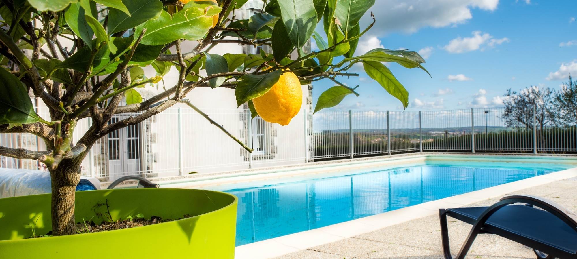 vue sur la piscine de la chouannerie