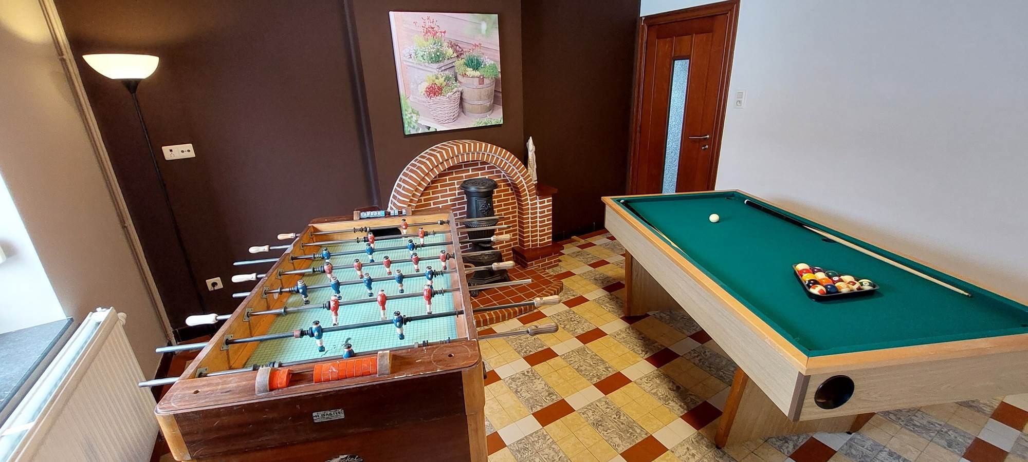 ardenne-le-logis-salle-de-jeux-avec-billard-et-baby-foot-