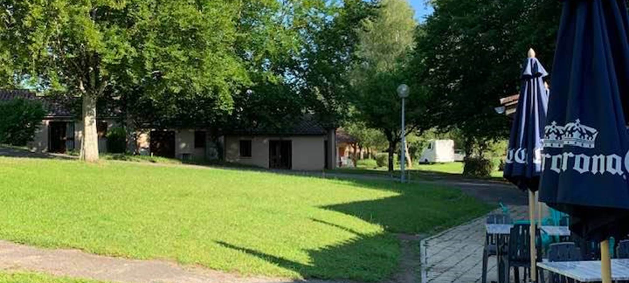 lepetitbois46_Leyme_bloc sanitaire vers gîtes