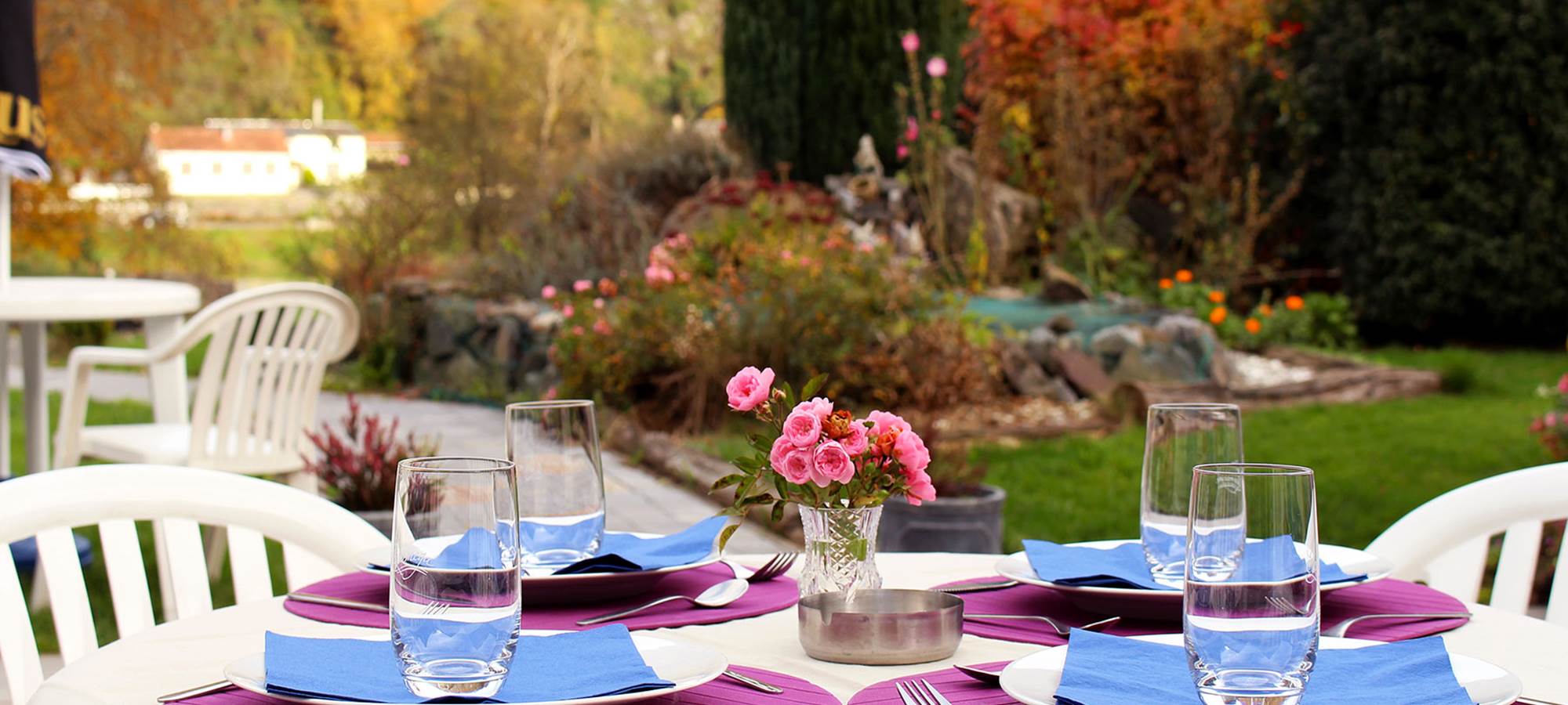 Petit déjeuner sur la terrasse, bon appétit !