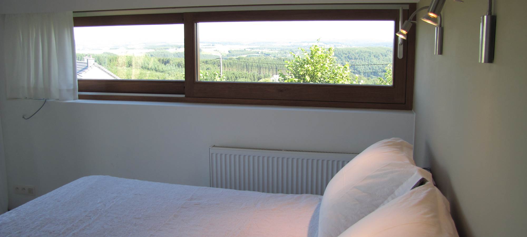 Chambre 1 avec lit double et balcon (photo 2)