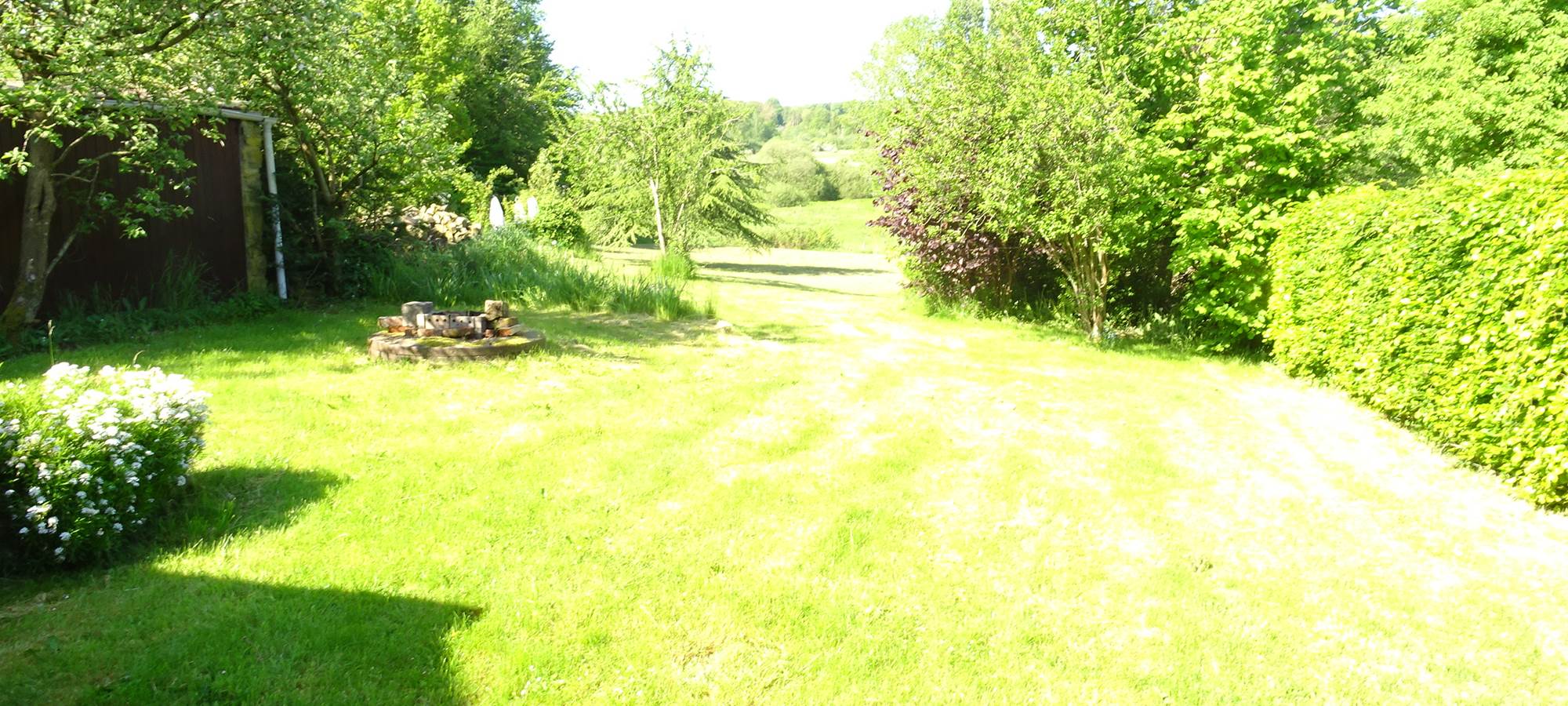 Grand jardin privatif du gîte 1