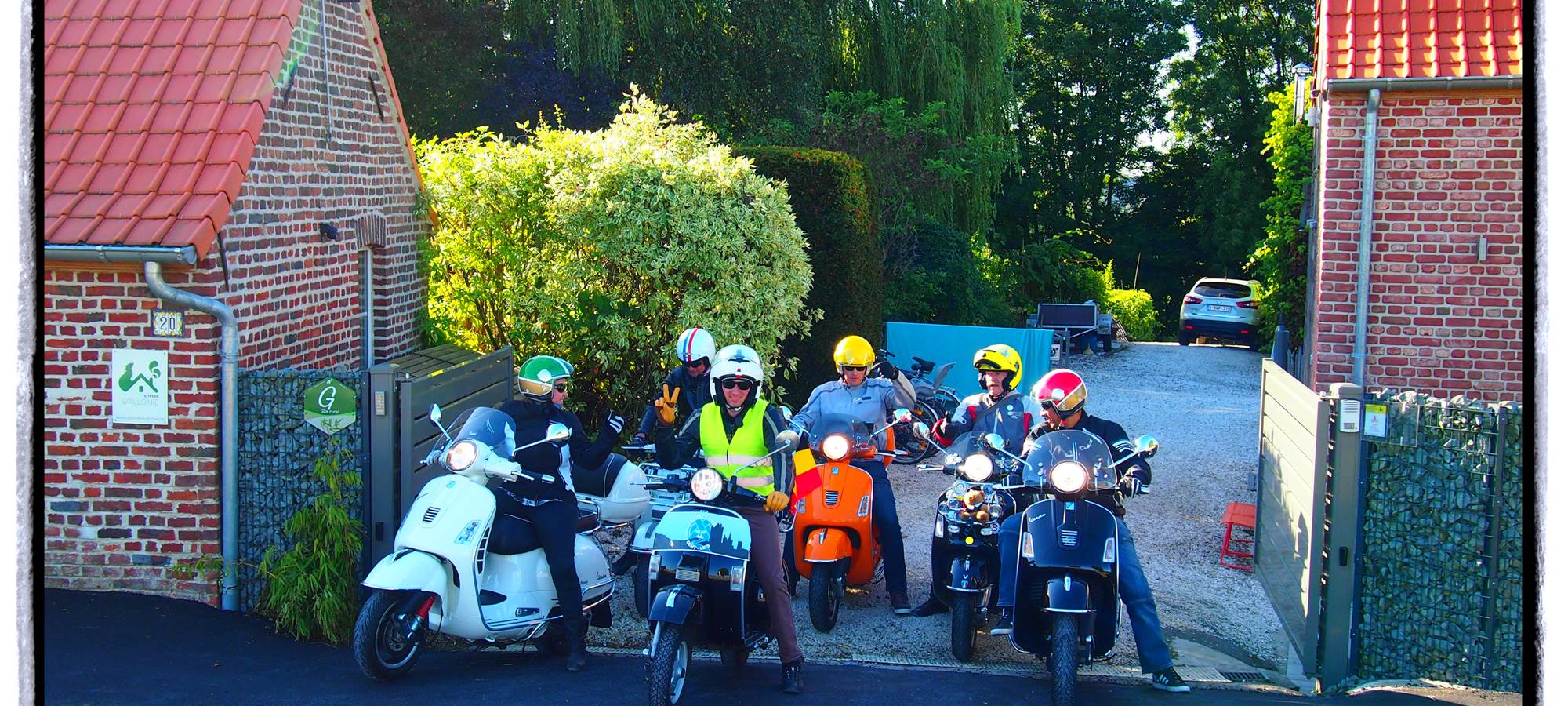 VISITEURS EN CLUB DE VESPA