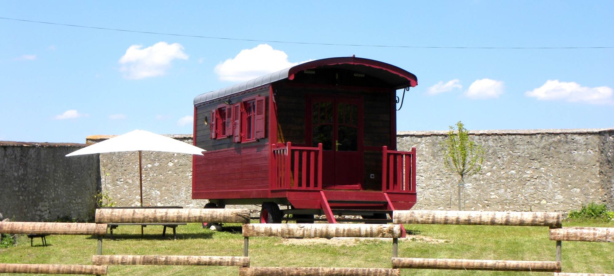 Domaine du Gué du Roi Roulotte Bohème du Gué du Roi