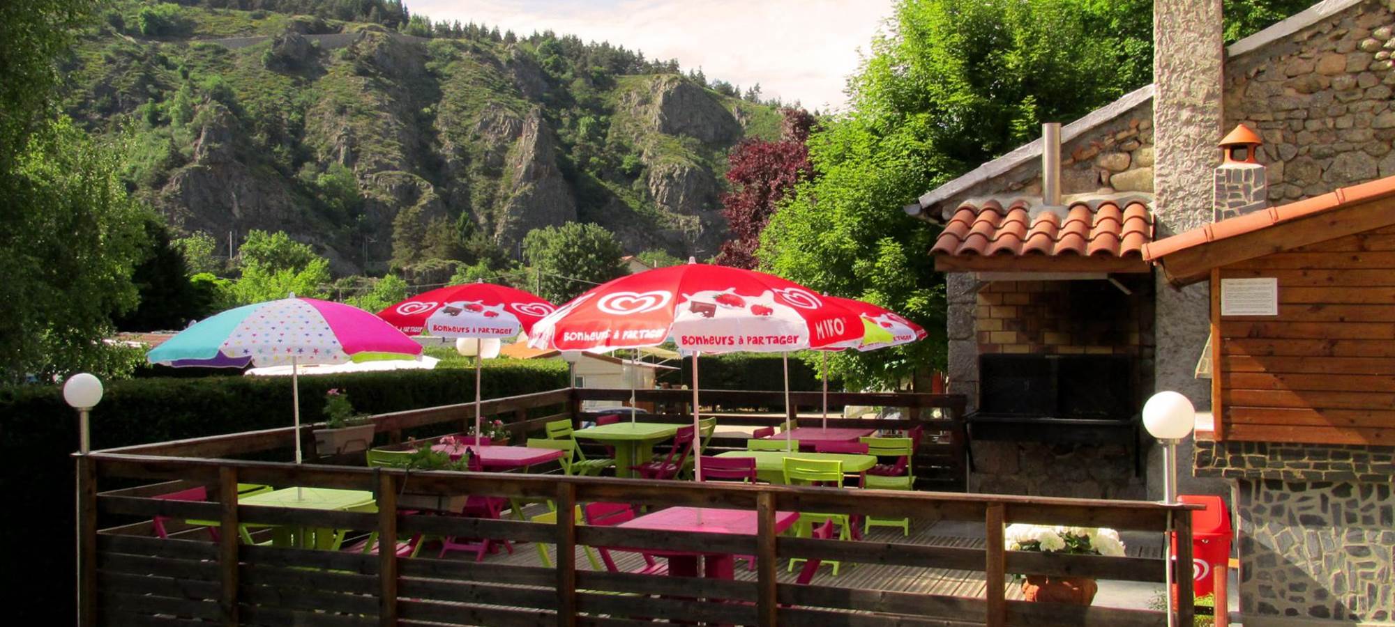 La terrasse côté camping