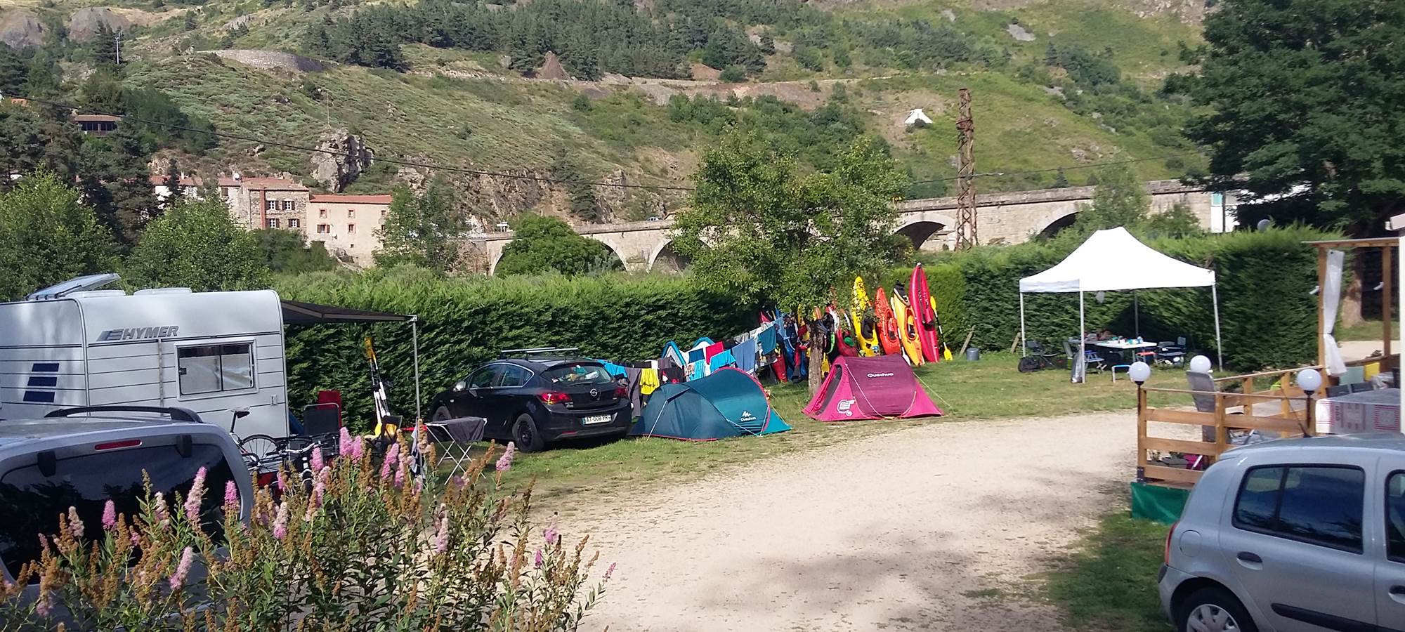 Vue sur un emplacement du camping