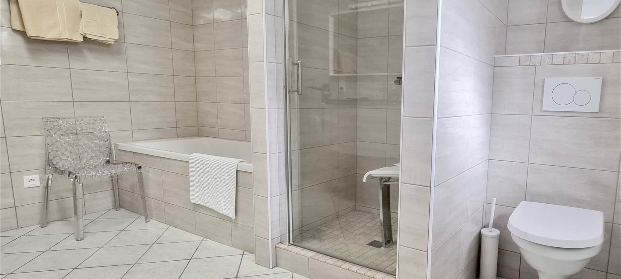 VILLA DU LAC VICHY - salle de bain douche