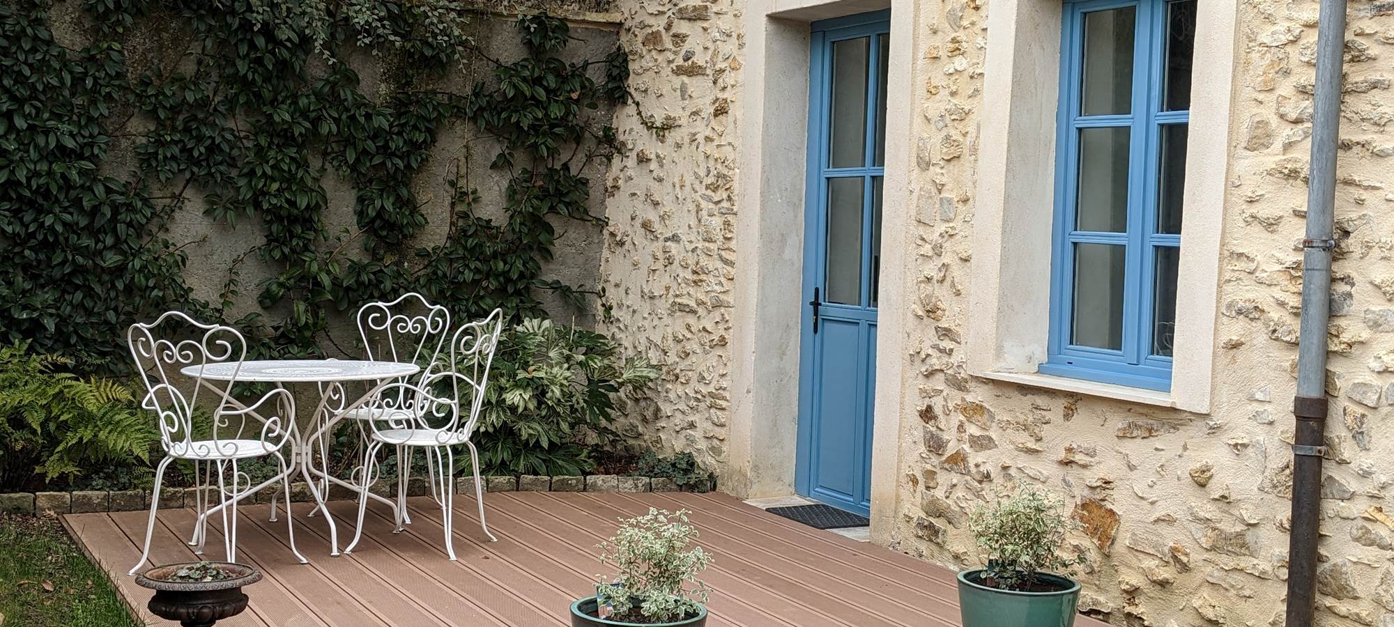 Meublé de tourisme - la terrasse privative - La Drouette