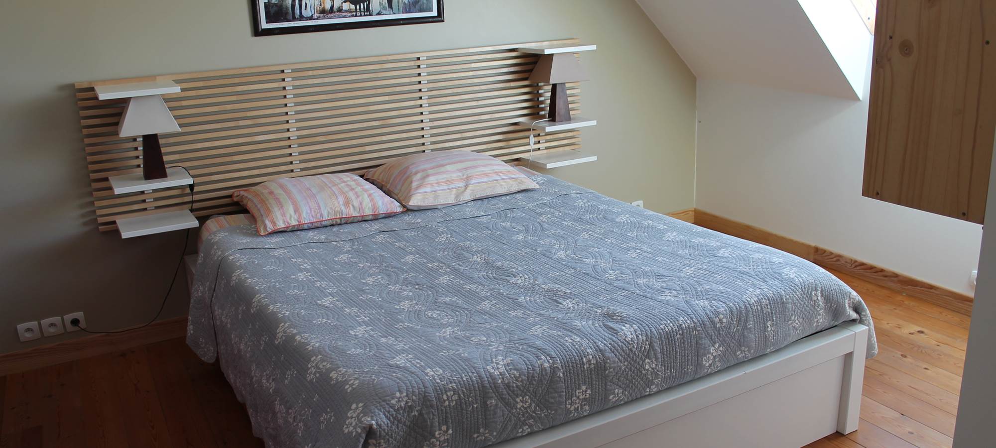 Chambre avec grand lit de 160 cm