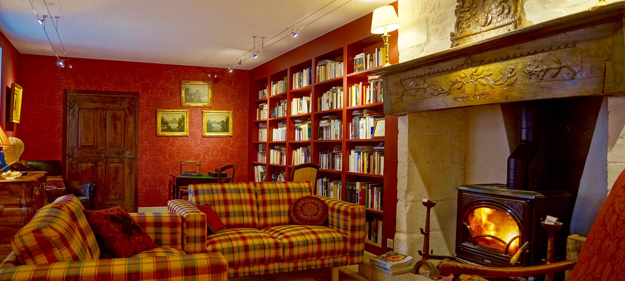 salon-cheminee-gite-domme-dordogne