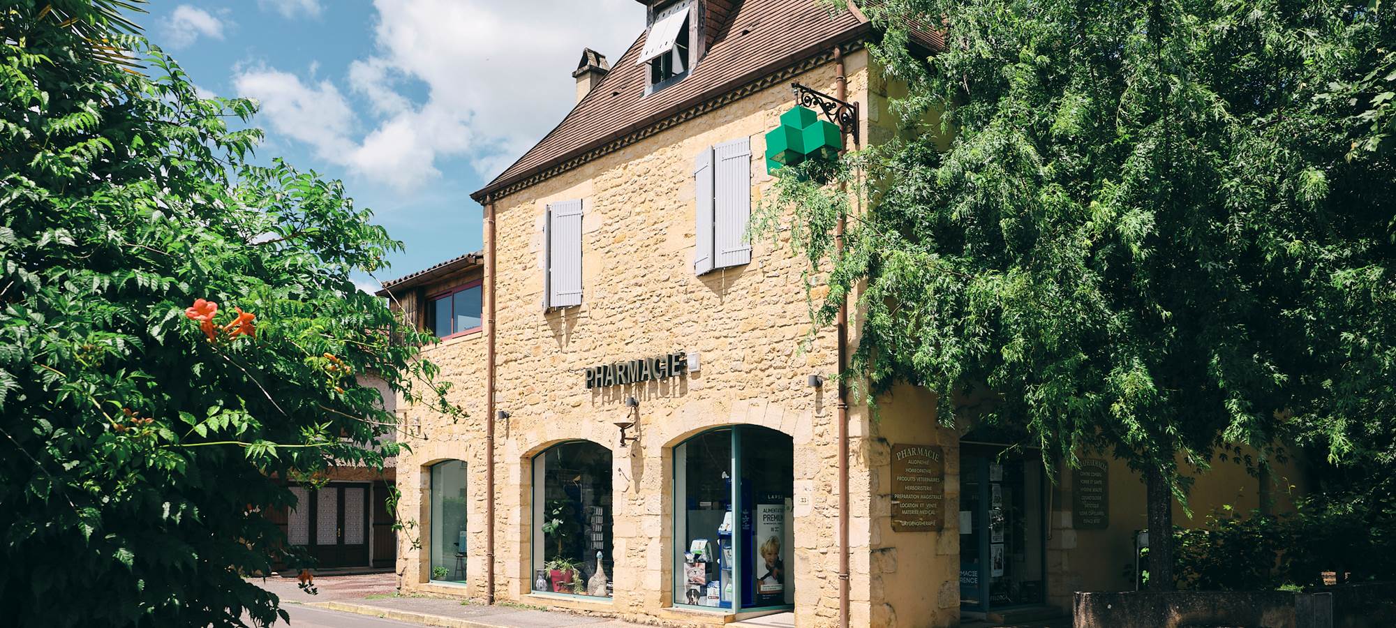 Les commerces de Saint Julien de Lampon