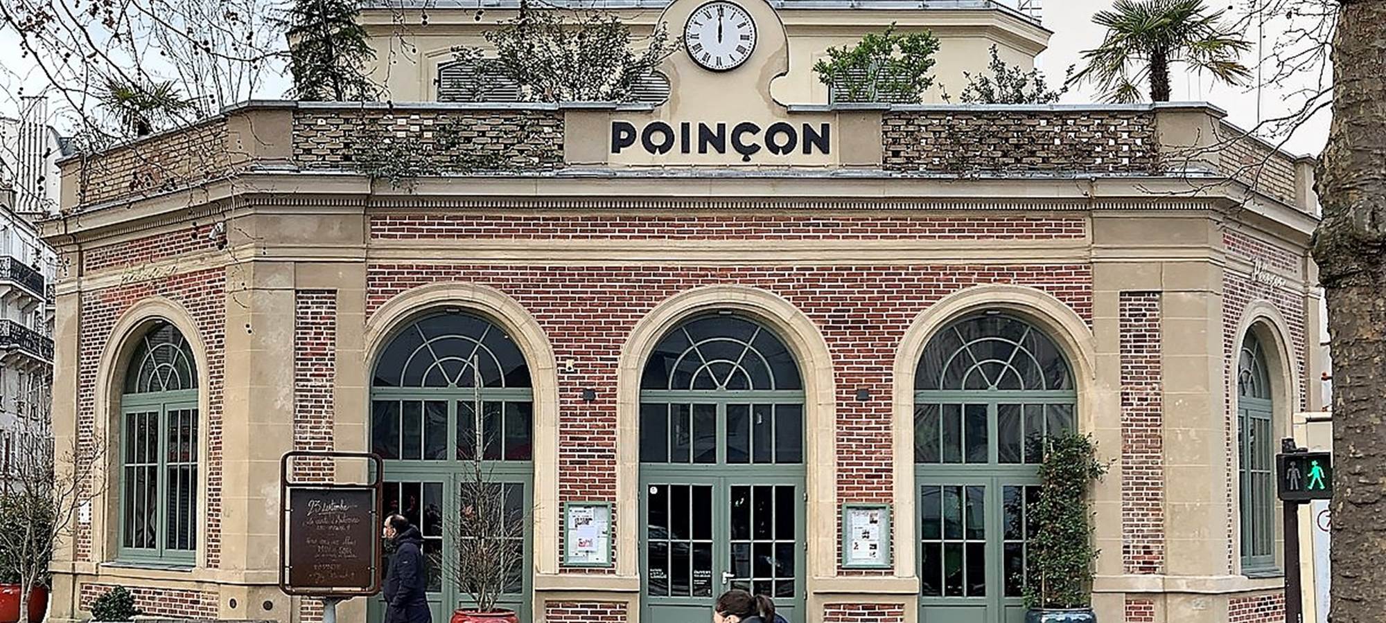 A proximité la gare de Montrouge avec possibilité de promenade sur les voies