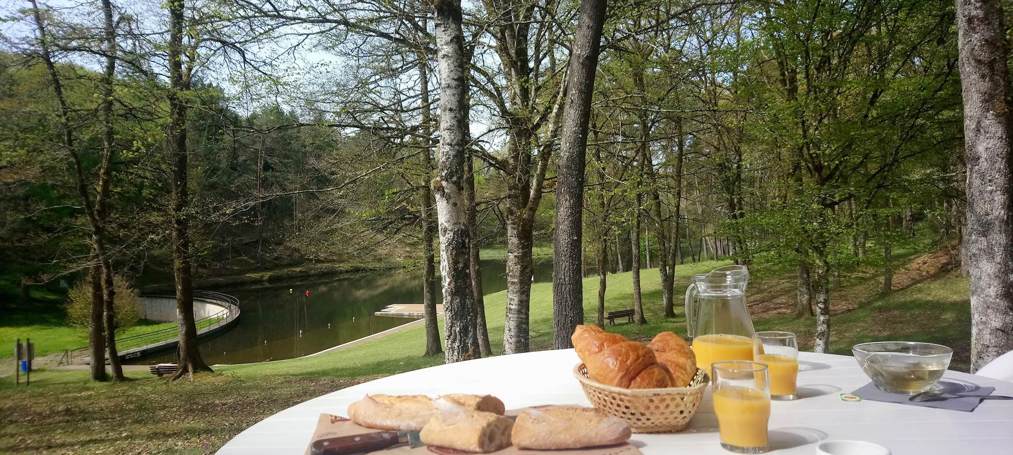 Gîte Luzège avec vue sur l'étang