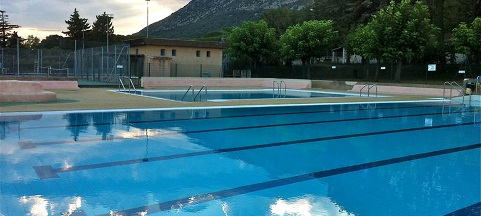 pisicine communale à Saint-Hippolyte du Fort ouverte juillet-aout