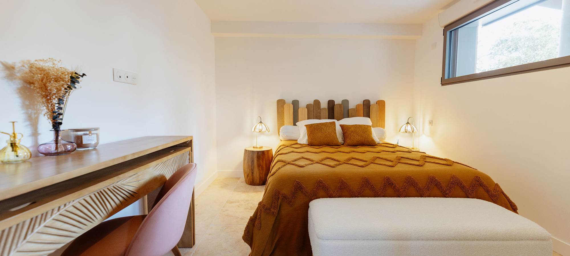 chambre Yellow lit double avec bureau XO 17