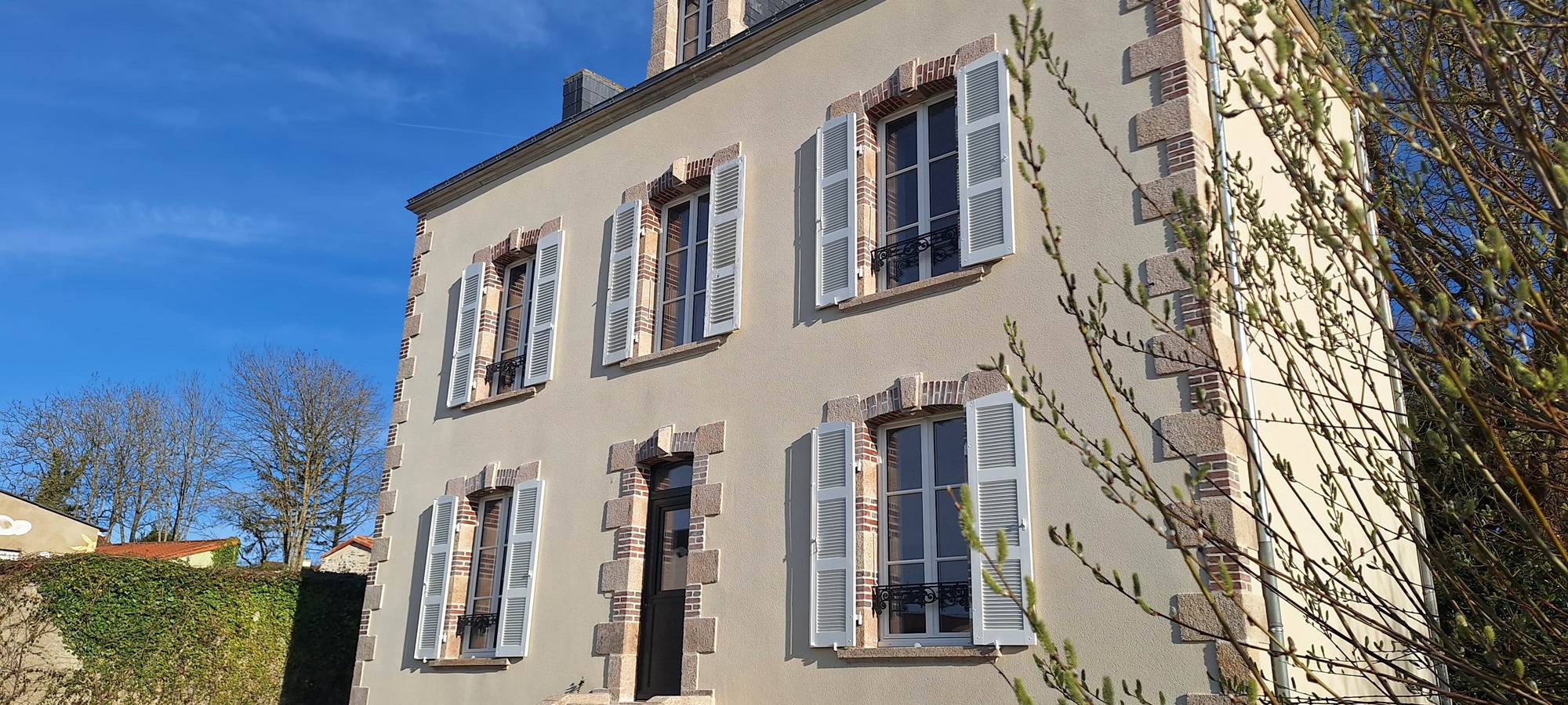 exterieur vue de profil gite de charme le quatre feuilles