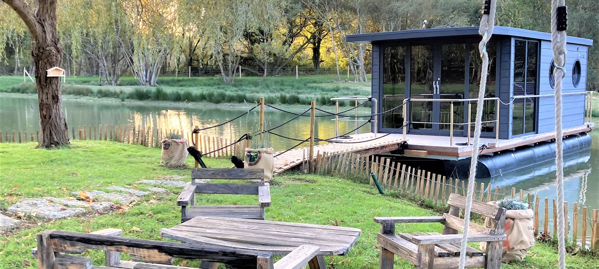 House boat Ecolodge Carles Ashton