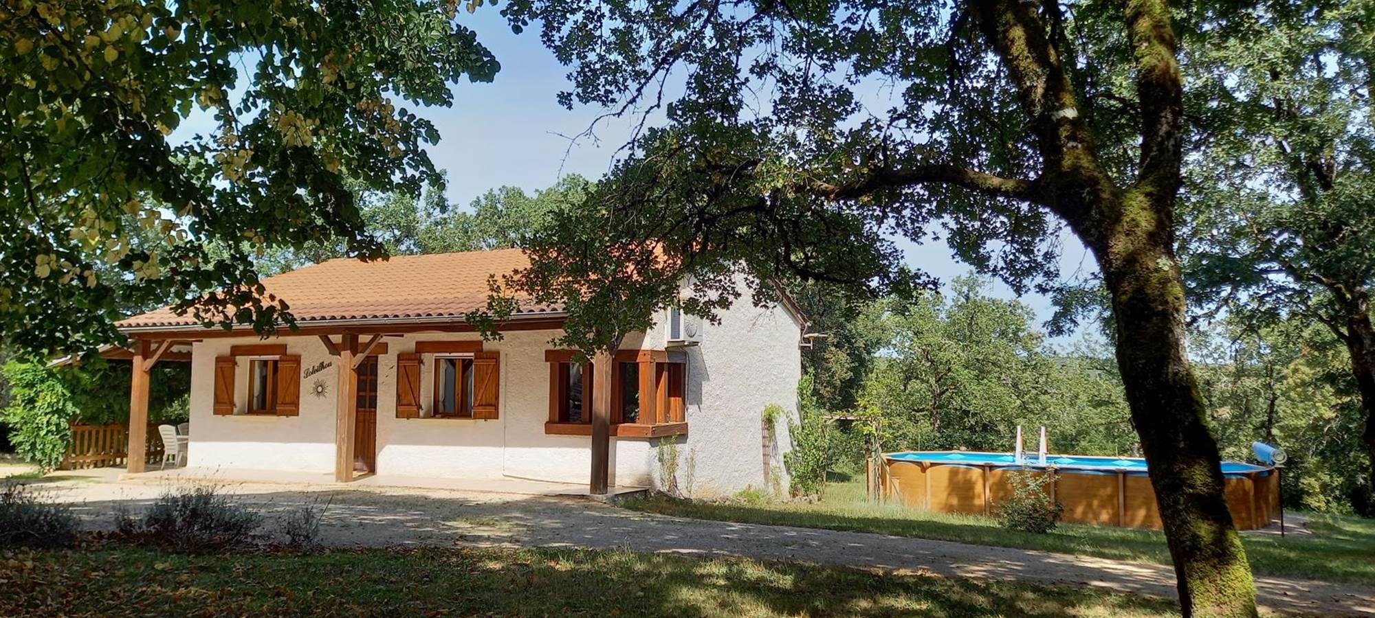 Vue générale gîte et piscine
