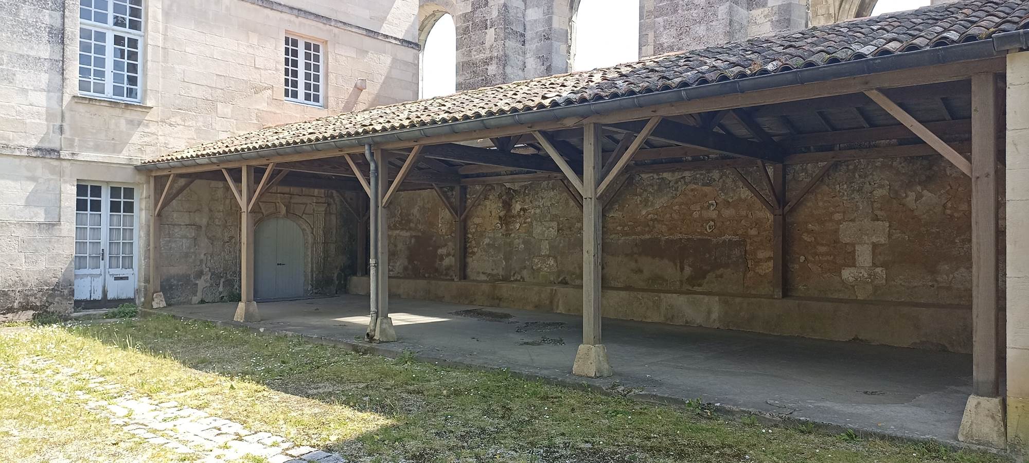 Halte jacquaire St Jean d'Y - Abris vélos