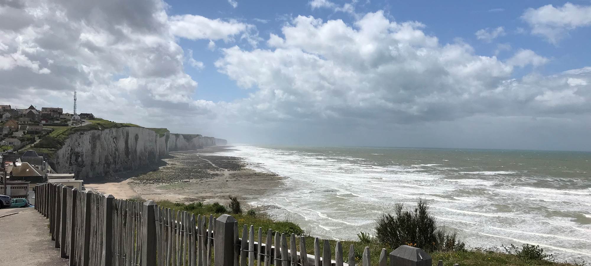 Les falaises Ault Baie de Somme Gites La Baie des Remparts France