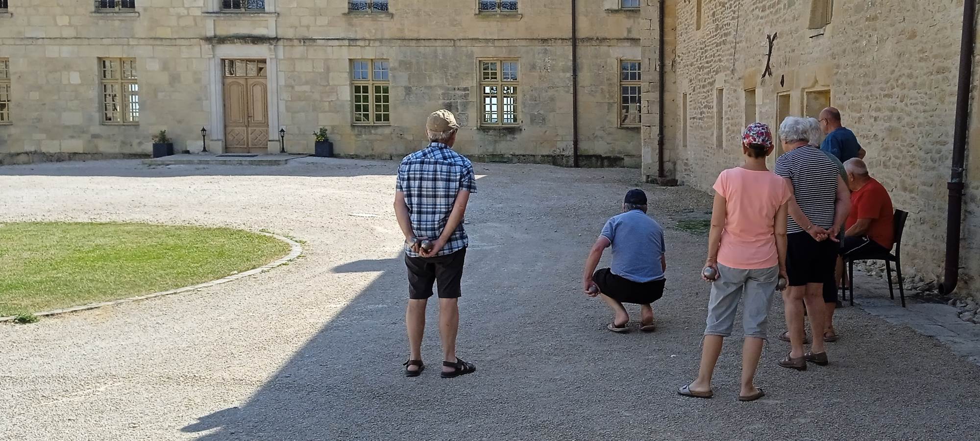 Détente dans la cour partagée