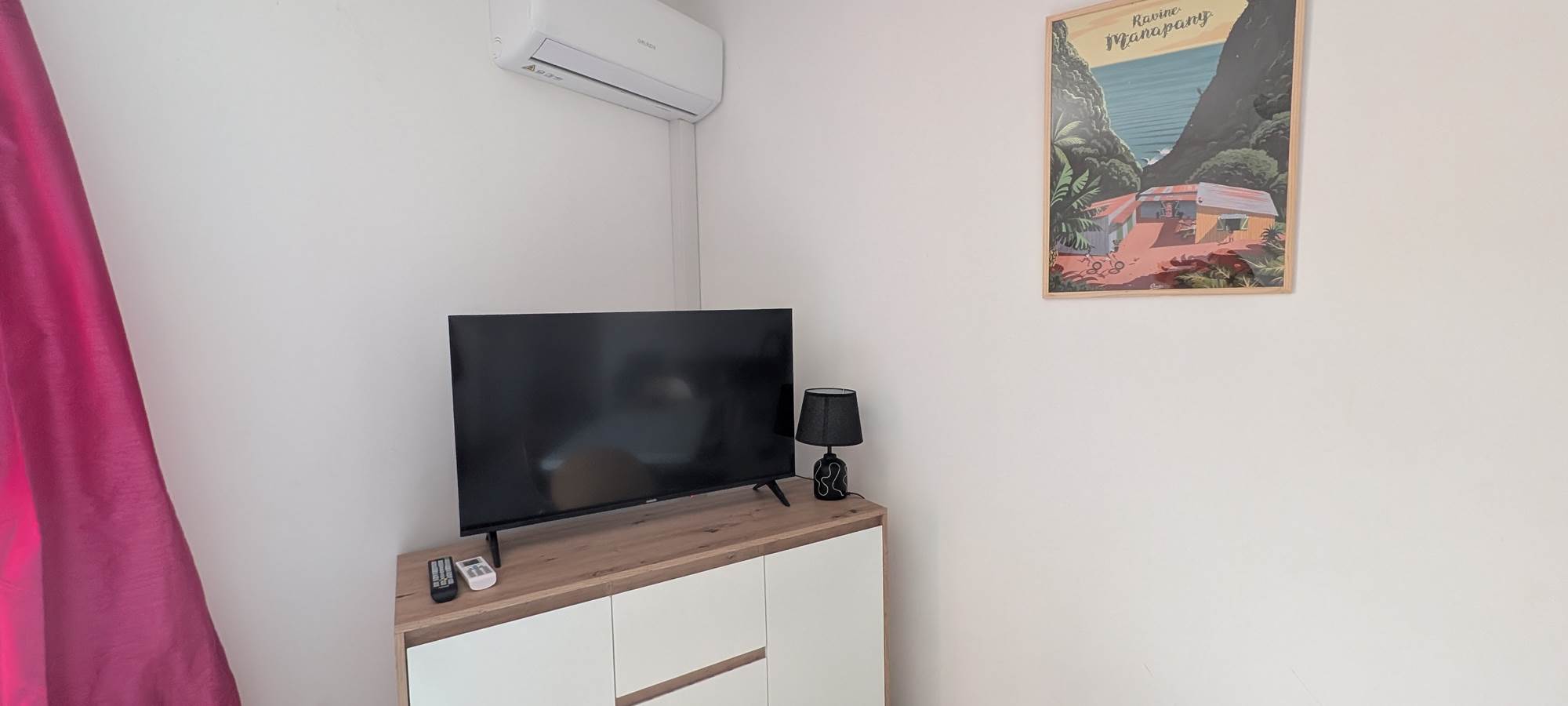 T3 TV connectée + meuble (séjour)