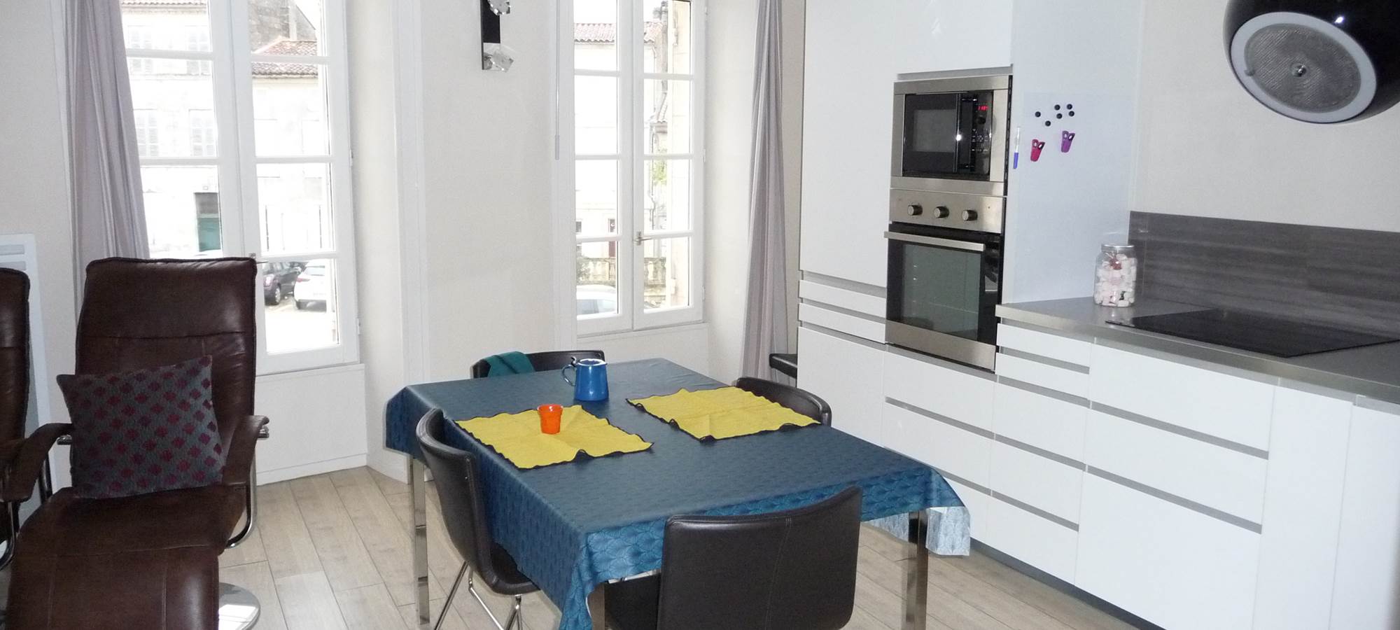 Resto ou pizza cagouilles devant la téloche??