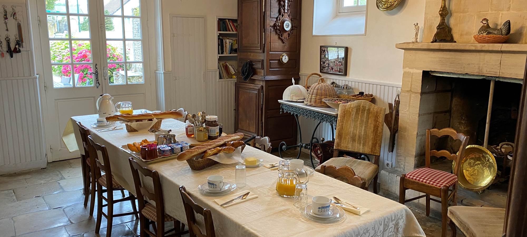 Petit déjeuner dans la salle à manger