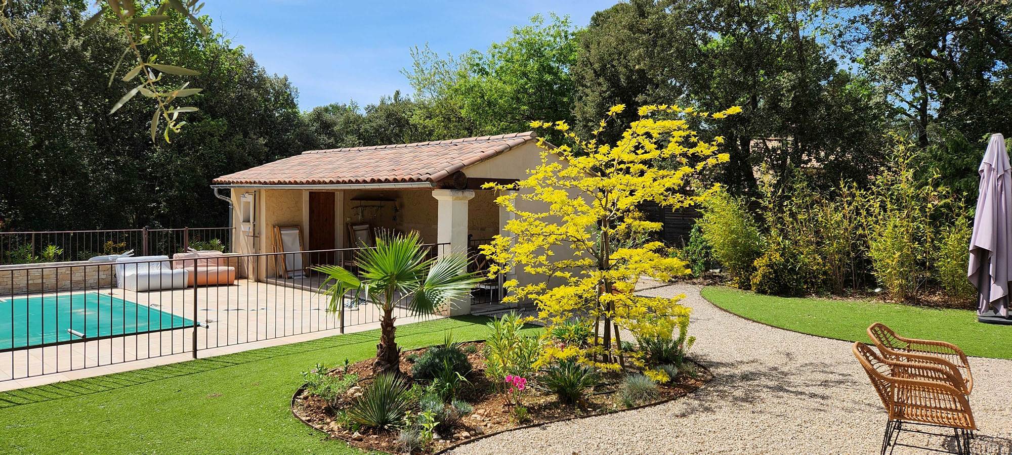 24 terrasse rires de provence