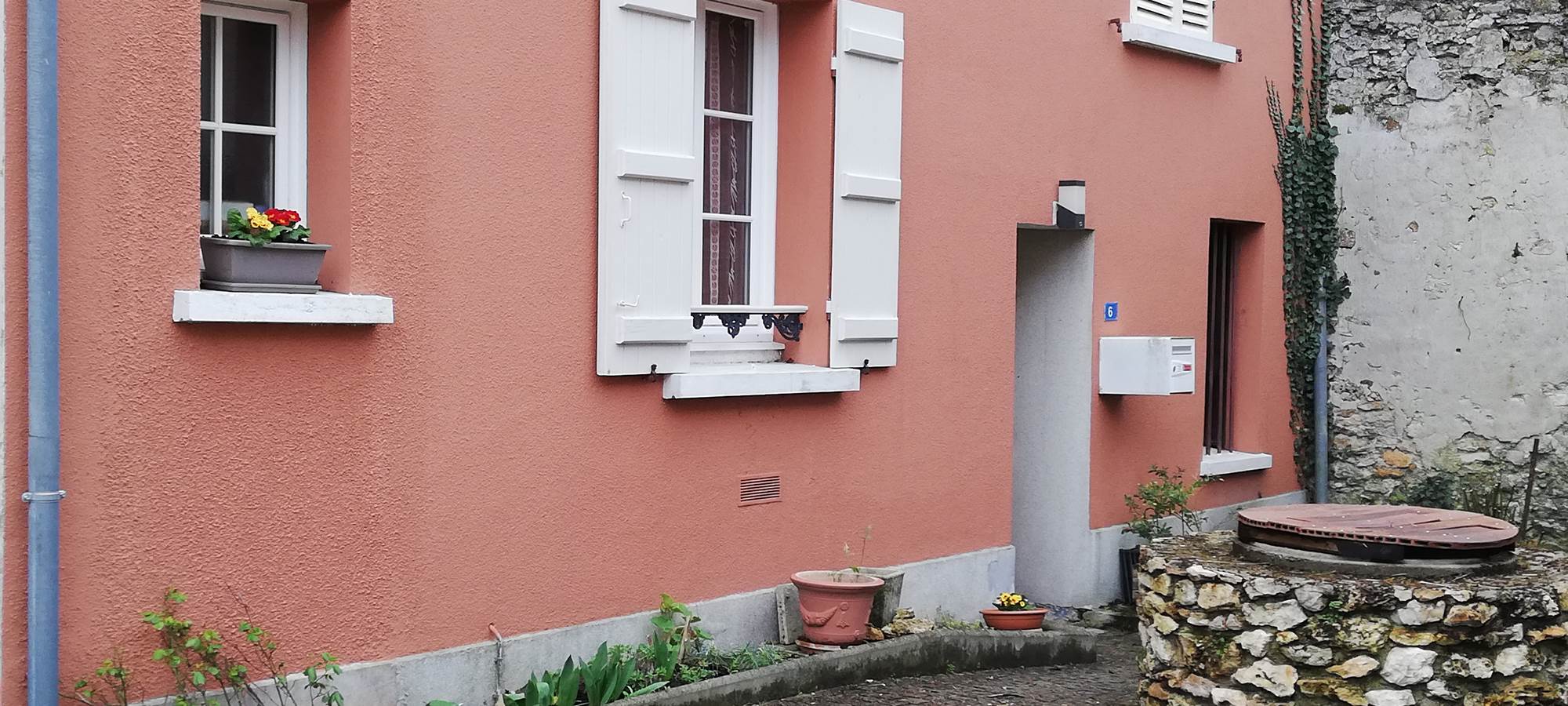 Exterieur maison dans une cour commune