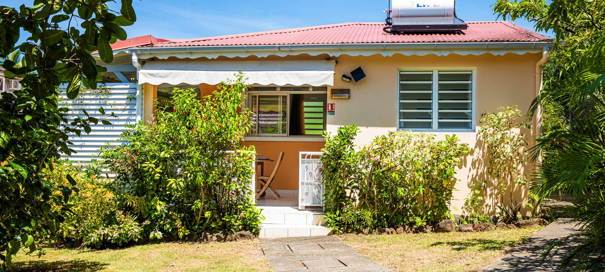 "L'emplacement parfait par rapport à la commune - The perfect location compared to the town - La perfecta localización con la ciudad"