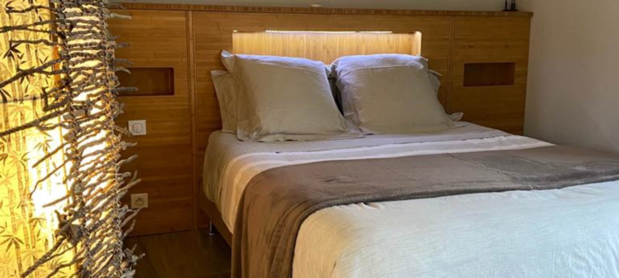 Chambre Bambou avec sa salle de bain côté piscine