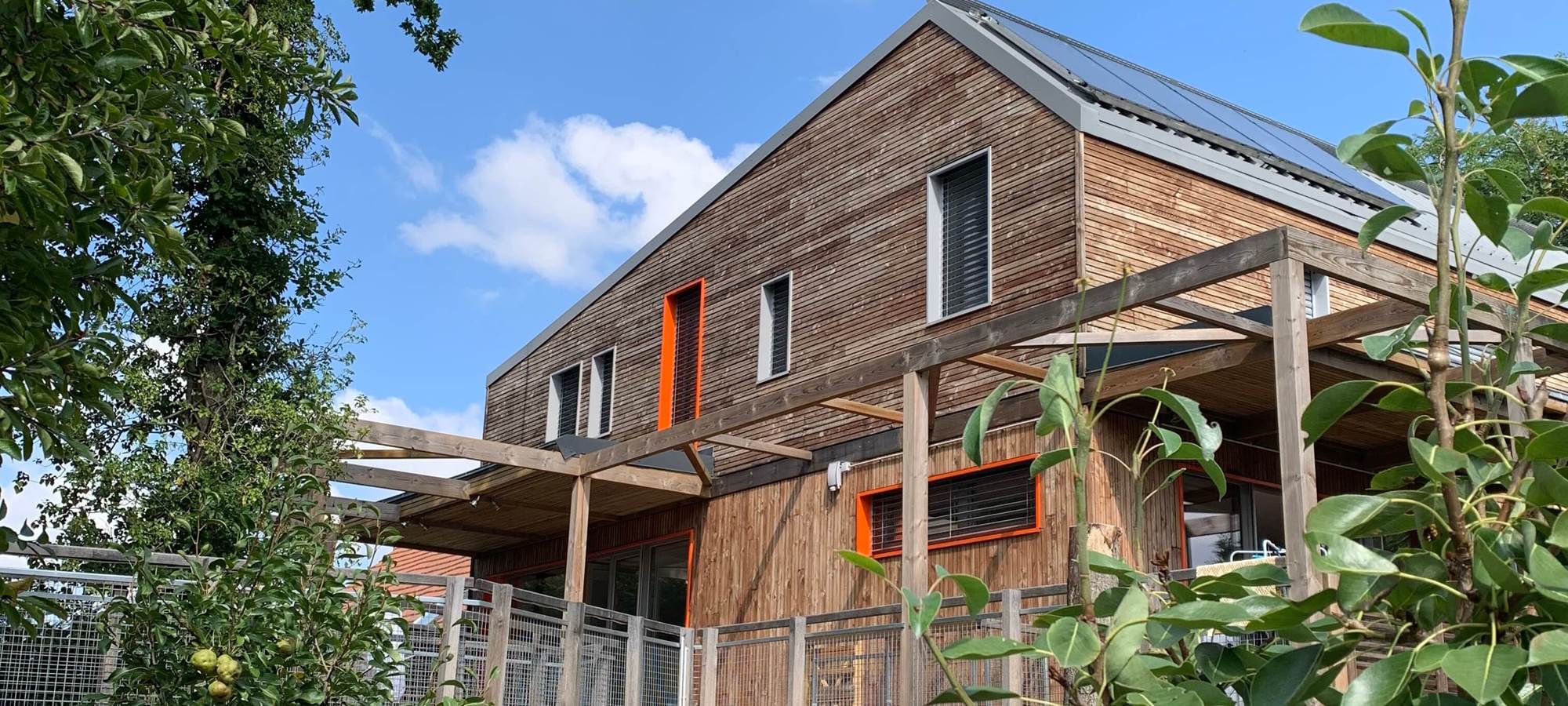 Façade superbe gite ecologique grimpeurs Milly Fontainebleau