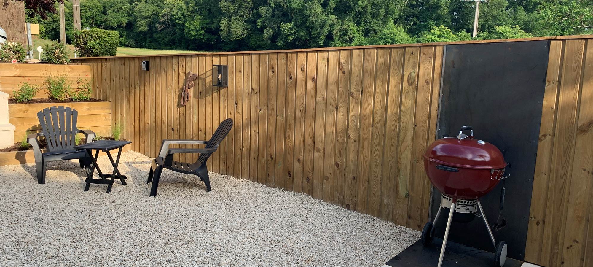 barbecue-gite-troglodyte-jacuzzi-couple-chinon