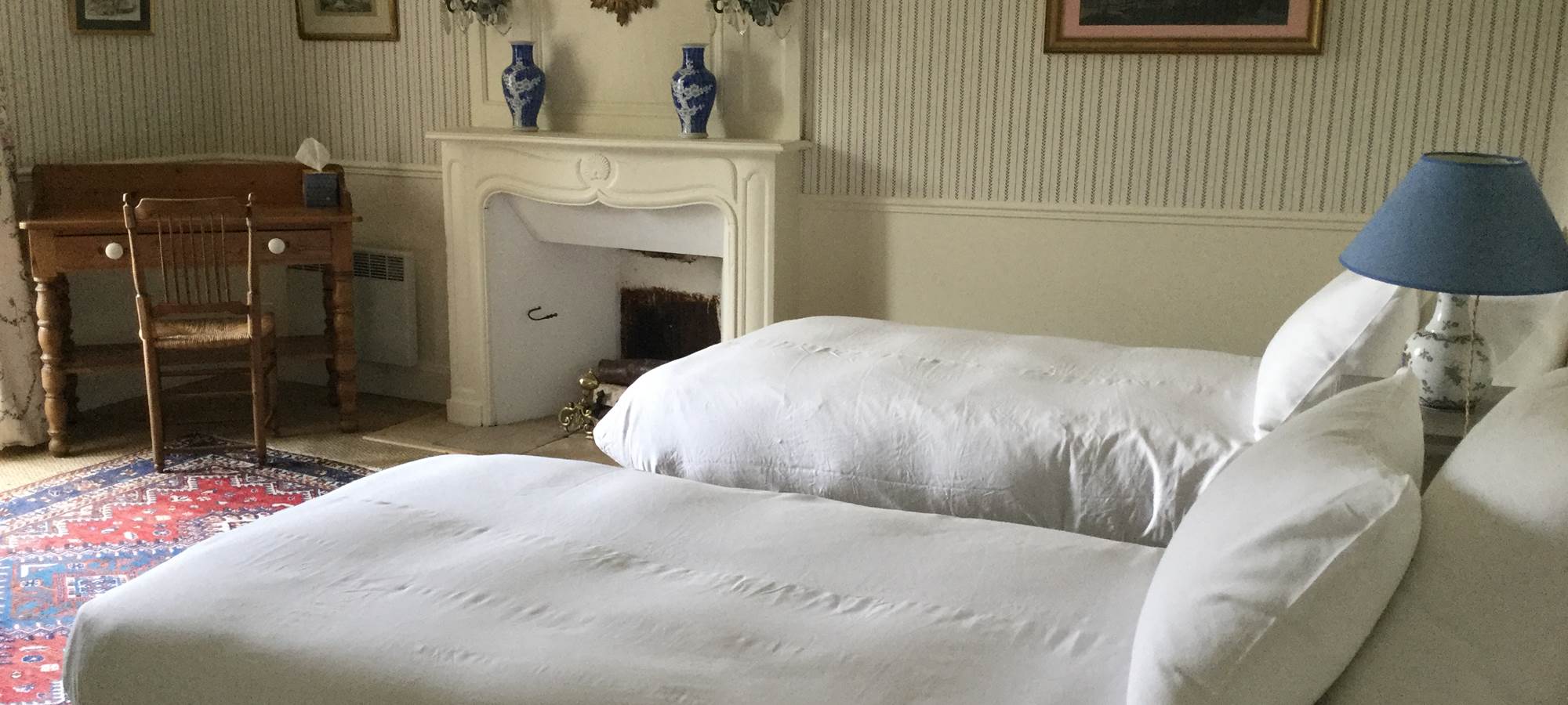 Chambre "Valois", contiguëe à la "bleue", vue sur le parc