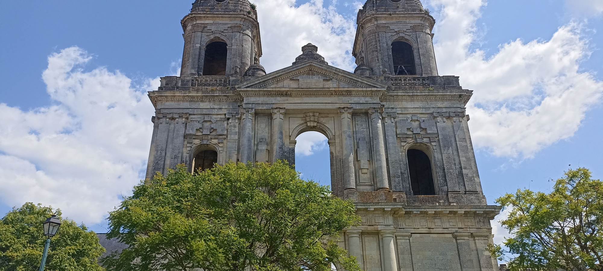 Halte jacquaire St Jean d'Y - Tours abbatiale
