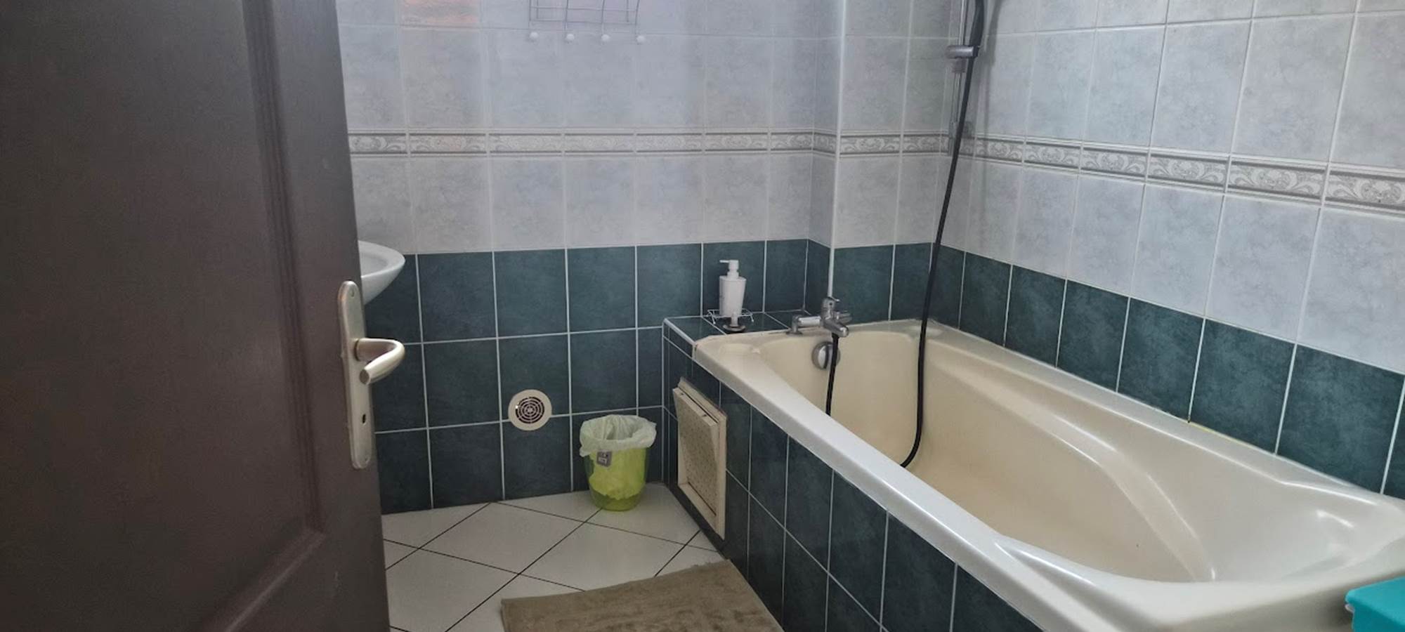 T3 salle de bains baignoire