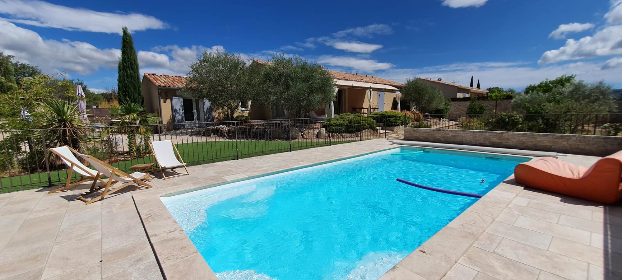 Piscine et plage en Provence