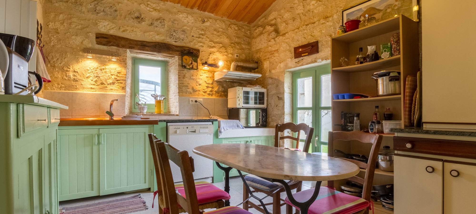 Saint Roch chambres d'hôtes cuisine à partager par les hôtes bien équipée.jpg