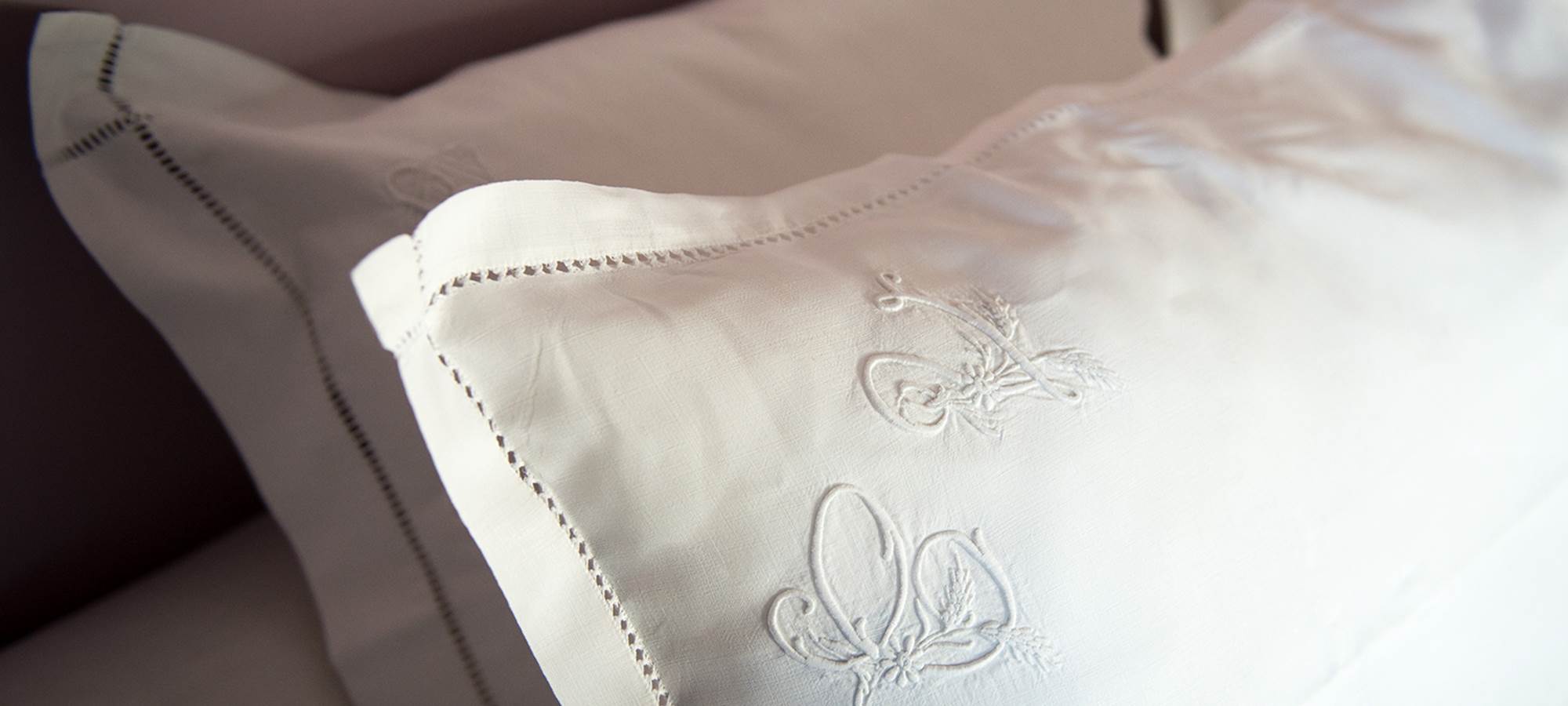 linge-lit-brode-chambre-confort-honfleur-chambres-hotes-calvados