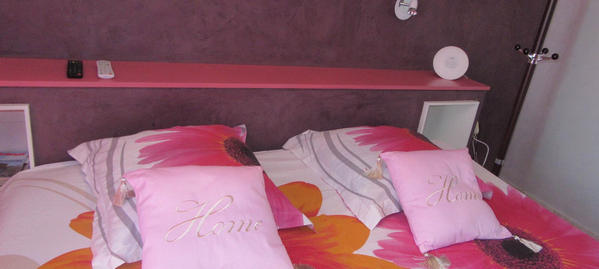 chambre 2.  rez de chaussé    lit en 160 + lavabo