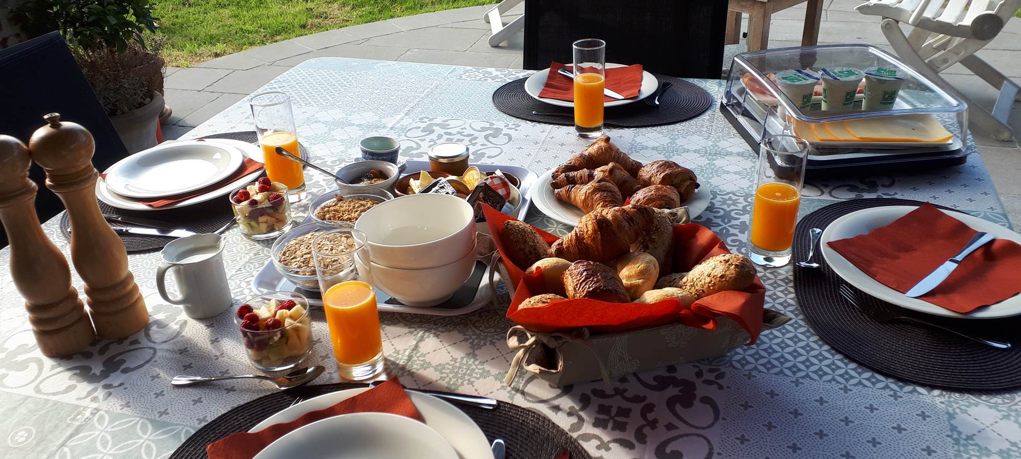 Petit déjeuner en terrasse