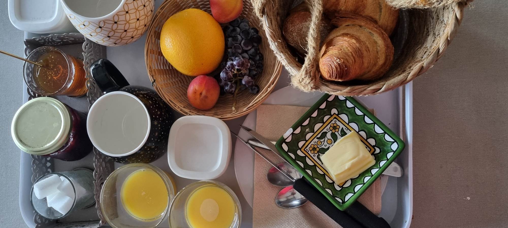 plateau petit déjeuner copieux et délicieux