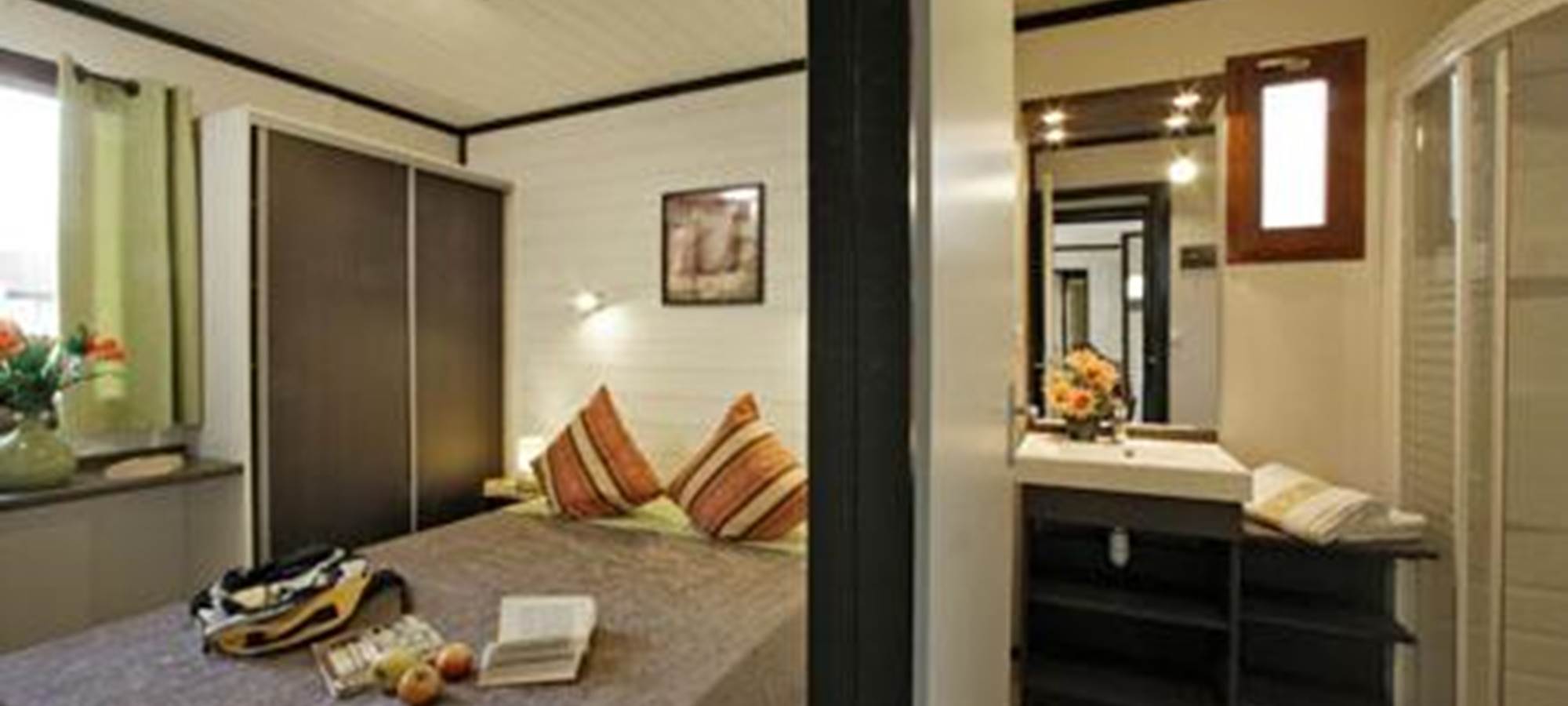 CHAMBRE SDB SUITE HAMEAU DE LA BORIE GITE SARLAT